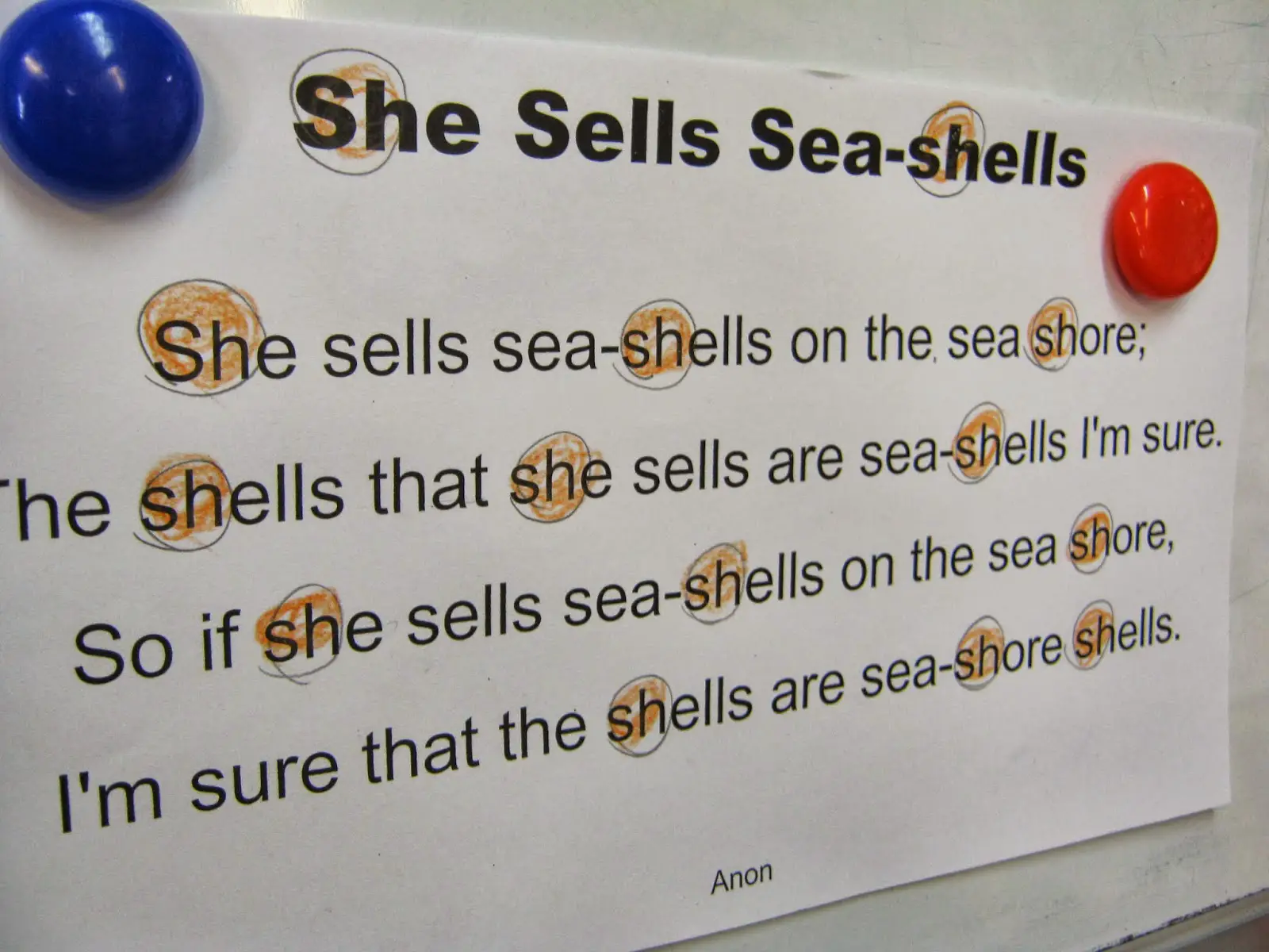 Скороговорка she sells. Скороговорки на английском языке she sells Seashells. Seashells скороговорка. Скороговорка на английском she sells.